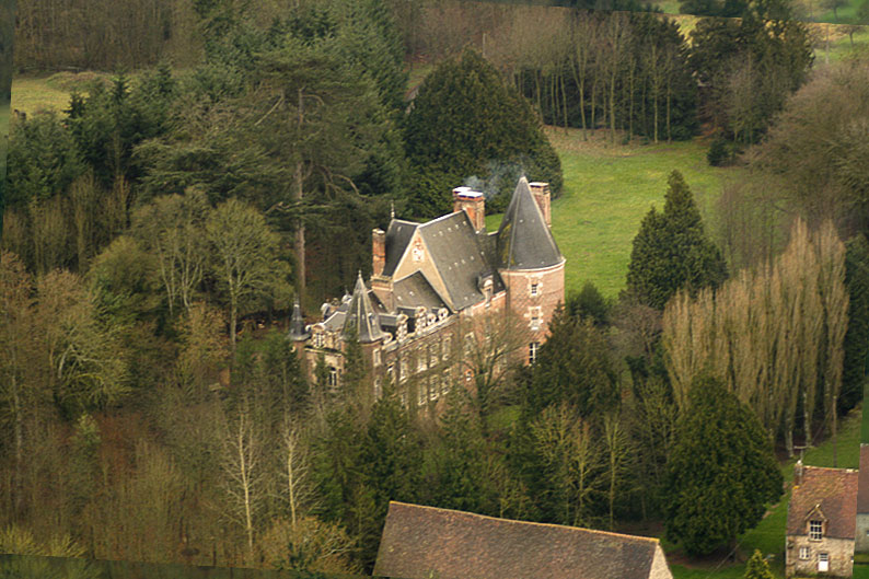 Le chteau du Fontenil  vu d'avion